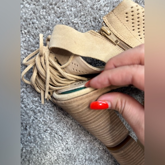 Gianni Bini Peep Toe Tassled Heels - Picture 7 of 8